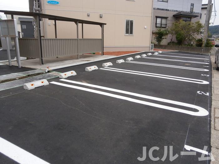 コントレイルの駐車場