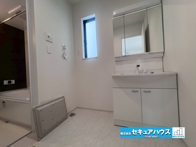 【今からご案内可能】知多郡東浦町森岡 全2棟 A号棟の収納|事前予約にて現地ご見学いただけます！お気軽にお問い合わせください♪
■株式会社　セキュアハウス■
住宅ローンに強く、知識、経験豊富なスタッフ在籍
お客様に寄り添い、ご成約後もサポート致します。