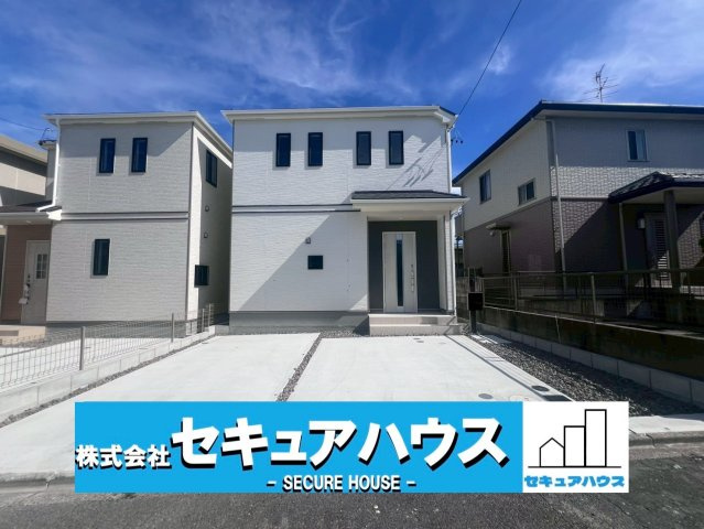 【今からご案内可能】知多郡東浦町森岡 全2棟の外観|■現地外観写真（A号棟）
敷地面積約37坪、建物面積約30坪。
駐車並列2台可能！オプション工事でカーポート設置などいかがでしょうか。その他にも、フェンスなどの「オプション工事」もご提案いたします♪