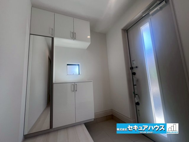 【今からご案内可能】知多郡東浦町森岡 全2棟 A号棟のキッチン|広々キッチンスペース
同時にたくさんの料理が調理できる。「焼く・蒸す・煮る」の工程を同時進行で進めることができるので、料理を素早く作ることができます。育児でバタバタ忙しいママに嬉しい♪