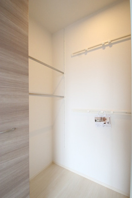 【洋室】 | D-room西長住 弐番館 | 洋室/6.2帖/ワンステップクローゼット