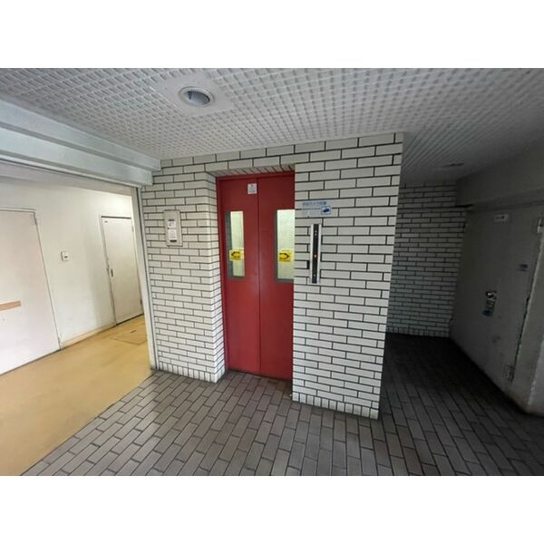 河辺ハイライフコーポのロビー