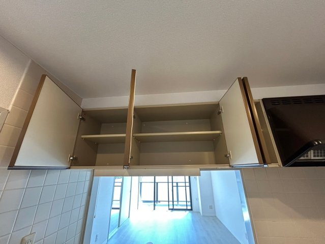 デュオフォール船橋夏見のキッチン|便利な収納スペースです
