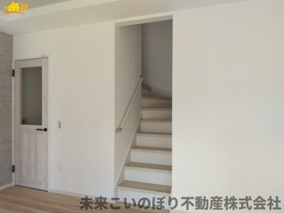 【内装】 | LIGARE蓮田市緑町13期　1号棟 | 階段スペースには手すりがついており安心です