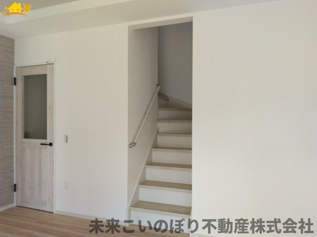 【内装】 | LIGARE蓮田市緑町13期　1号棟 | 階段スペースには手すりがついており安心です