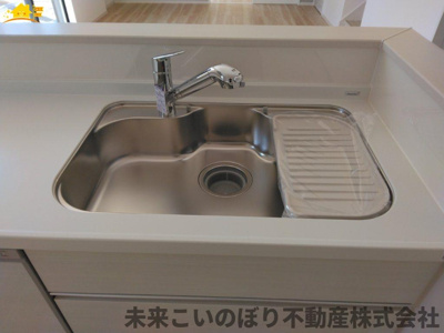 【設備】 | LIGARE蓮田市緑町13期　1号棟 | ビルトイン浄水器付きです。大切な家族にはいい水を飲んでもらいたいですね。