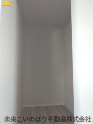 【収納】 | LIGARE蓮田市緑町13期　1号棟 | たくさん収納可能なウォークインクローゼットがあるので、収納家具を置かずにお部屋がスッキリ！