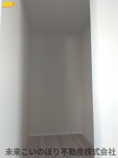 【収納】 | LIGARE蓮田市緑町13期　1号棟 | たくさん収納可能なウォークインクローゼットがあるので、収納家具を置かずにお部屋がスッキリ！