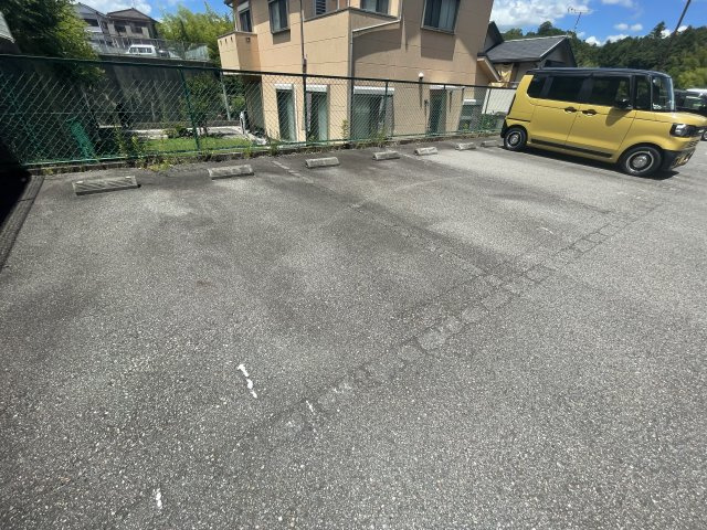 ロイヤルハイツ木戸の駐車場