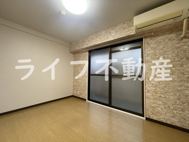 メゾン大和枚岡の寝室|使い勝手のいい寝室です