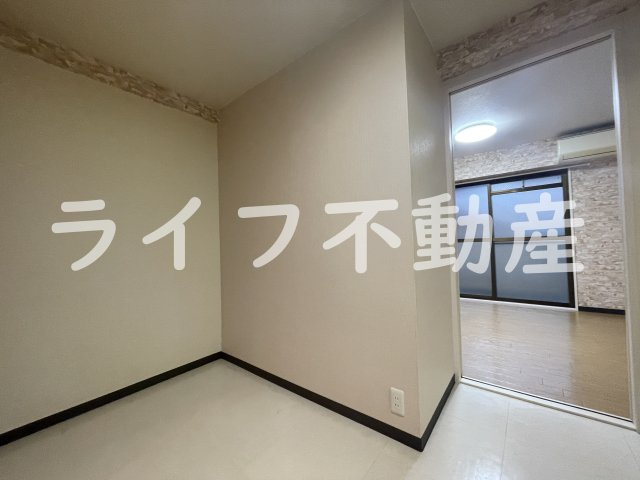 メゾン大和枚岡の居間・リビング|こちらのリビングで趣味の時間をお楽しみください