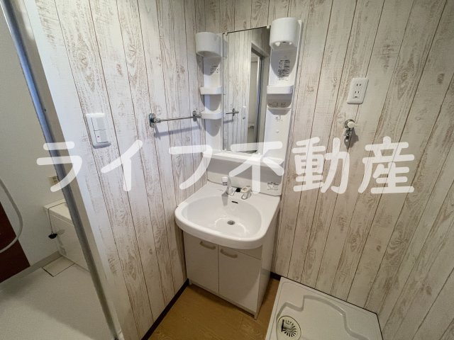 メゾン大和枚岡の独立洗面台|朝の身支度には欠かせない独立洗面化粧台