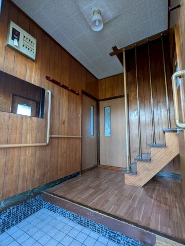 武佐1丁目　中古住宅の玄関