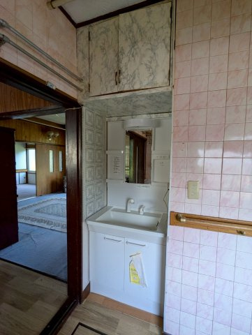 武佐1丁目　中古住宅の独立洗面台