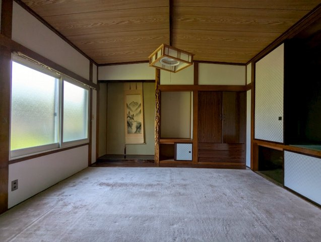 武佐1丁目48　中古住宅の収納