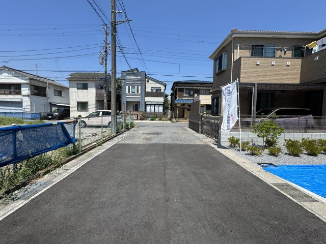 市川市中国分５丁目新築戸建（中国分6期）の前面道路含む現地写真|南西側前面道路・幅員約5ｍ