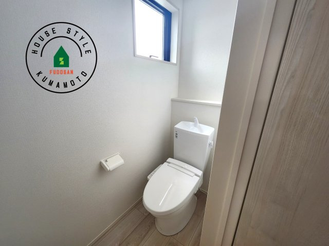 熊本市東区月出2丁目第1-2棟(1号棟)の内観：施工例|温水洗浄便座を完備しております。2ヶ所にトイレがあるのは朝の慌ただしい時間も安心です。