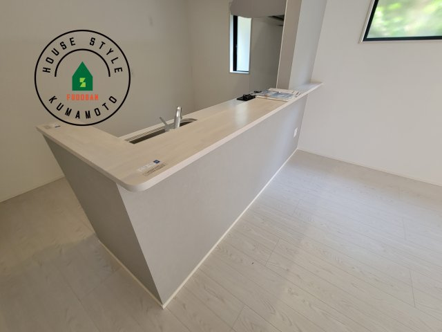 熊本市東区月出2丁目第1-2棟(1号棟)の内観：施工例|キッチンから立ち込める香りが今日の料理を期待させます。