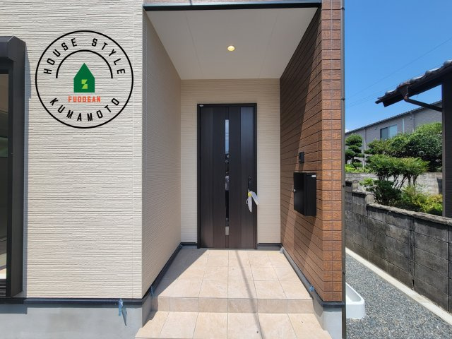 熊本市東区月出2丁目第1-2棟(1号棟)の外観：施工例|おでかけの時も帰った時も、「我が家」を最初に感じでもらえる素敵な空間に。
