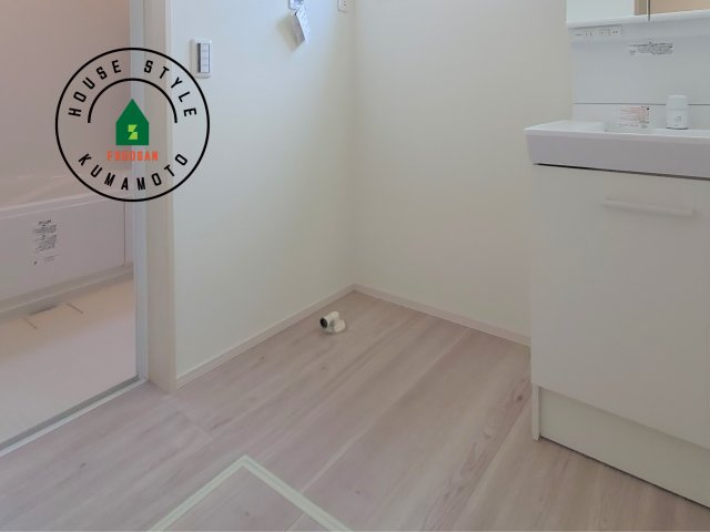 熊本市東区月出2丁目第1-2棟(1号棟)の内観：施工例|ランドリースペースとなります。広々して有効的にご使用できます。 