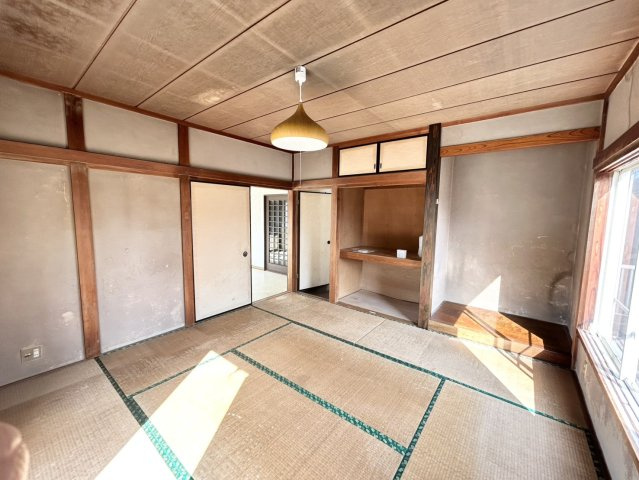 【収納】 | ウォークインクローゼットがあれば、クローゼット内でコーディネートが完成できますし、季節の変わり目に行う衣替えの手間も省けます。また、スーツケースなど大きいものもしまうことができ使い勝手がよいです。