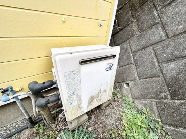 【発電・温水設備】 | 省エネ給湯器とは従来型の給湯器より熱効率が高く、少ない燃料でたくさんのお湯を沸かすことが出来る高効率な給湯器のことを指します。また、省エネ給湯器には種類があり、利便性や効果なども様々です。