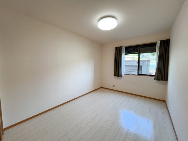 セジュール妙見 B棟の洋室