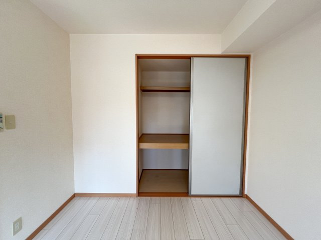 セジュール妙見 B棟の洋室