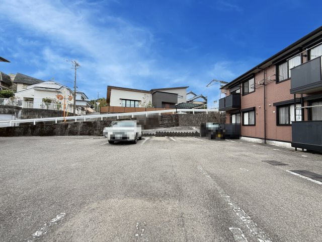 セジュール妙見 B棟の駐車場