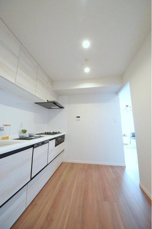 クレアガーデン高須A棟のキッチン|広いキッチンスペース