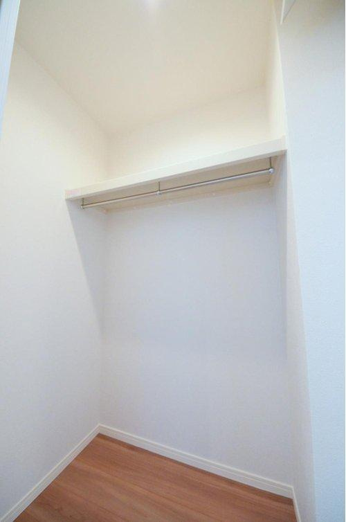 クレアガーデン高須A棟の収納|リビングに広いウォークインクローゼット有