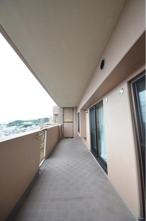 クレアガーデン高須A棟のバルコニー|広いバルコニー。
南向きで陽当良好です