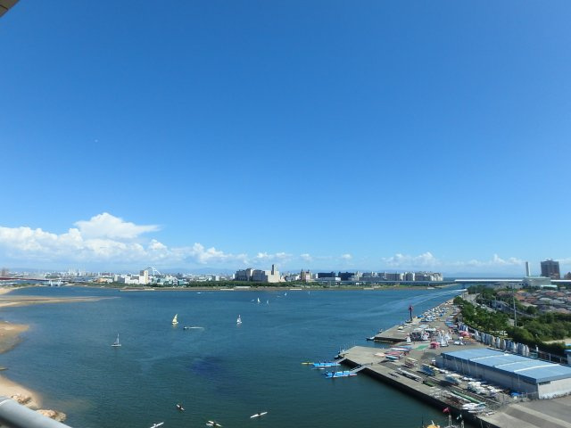 芦屋ハイタウンの展望|大阪湾を望む眺望がゆったりとした時間を作り出します。