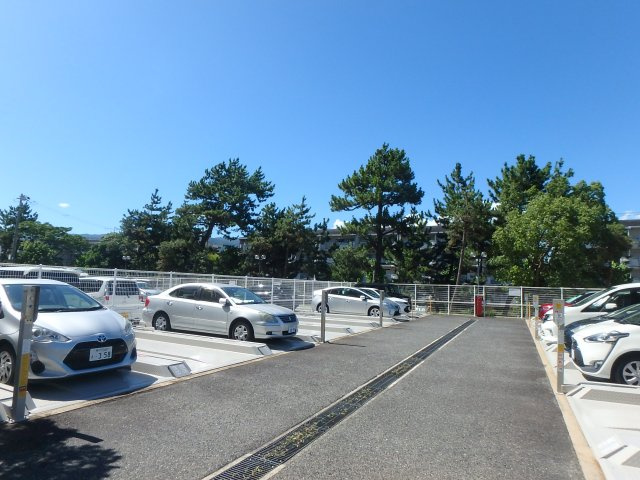 芦屋ハイタウンの駐車場