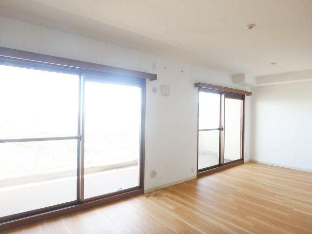 芦屋ハイタウンの居間・リビング