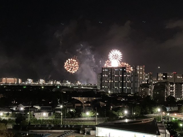 芦屋ハイタウンの周辺|バルコニーからは東は天神橋の花火大会、西は芦屋の花火大会を望むことができます。