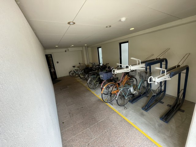 ロイヤルシティー日生の駐車場|敷地内駐輪場スペースです。