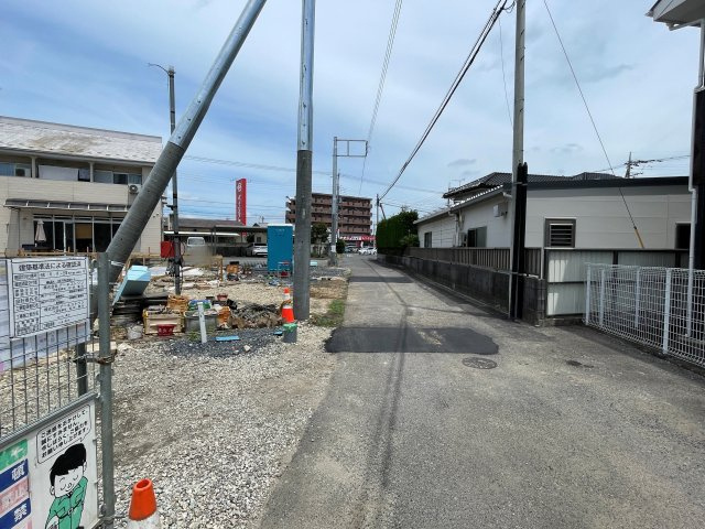 新築戸建・建売　大田原市富士見第2　Cradle Garden　全3棟の前面道路含む現地写真|前面道路が少し狭く感じられるかもしれませんが幹線道路へのアクセス良好です！