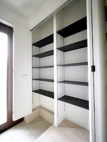 新築戸建・建売　大田原市富士見第2　Cradle Garden　全3棟の収納|大容量のシューズボックスがあり収納豊富な玄関スペース。