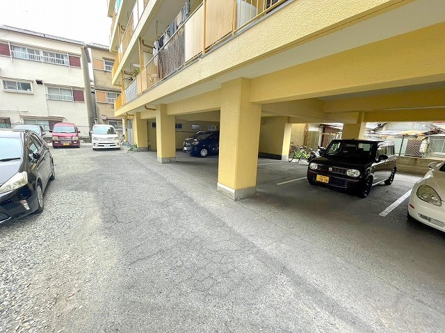 コーポくにじまの駐車場