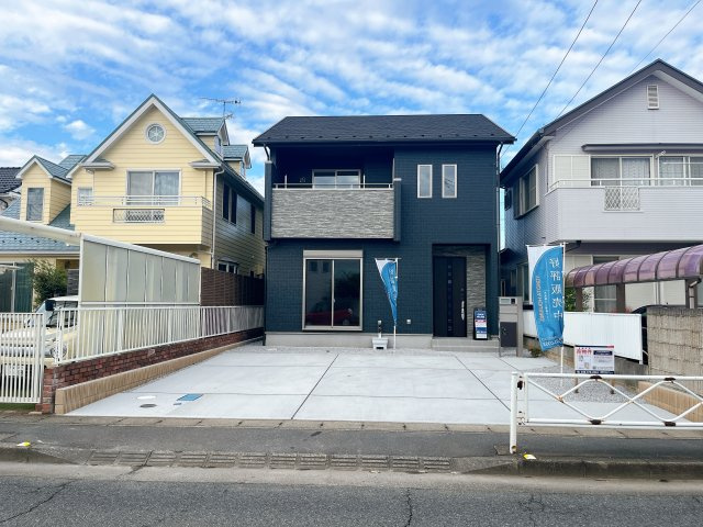 深谷市上柴町西5丁目　新築戸建　の前面道路含む現地写真