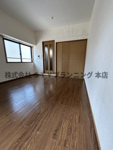 仲介手数料０円！フローラ98の居間・リビング