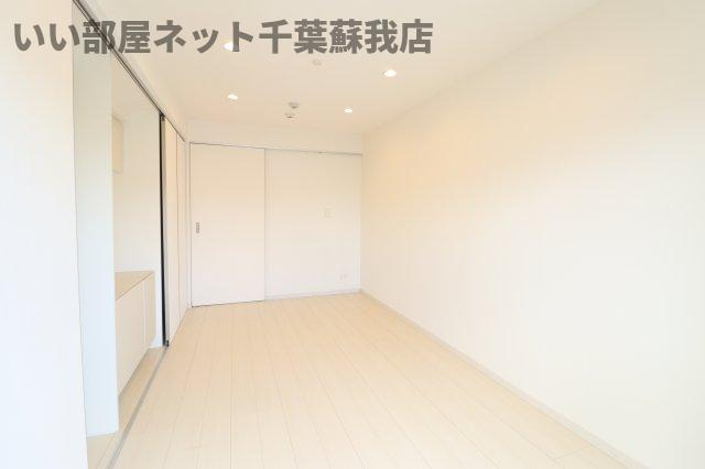 リブリ・MYU市原の寝室|広くて明るい寝室