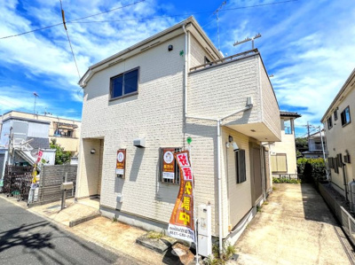 【外観】 | ◆青砥町中古戸建◆ | ◆ゆったりとした駐車スペースを確保いたしましたので、お車2台駐車できます。自転車やバイクなど、ゆとりのある敷地で置き場所に困ることはないでしょう。