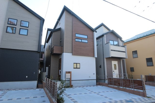 【Blooming Garden】小平市一橋学園新小平の外観|JR武蔵野線「新小平」駅まで徒歩12分、西武多摩湖線「一橋学園」駅まで徒歩11分と2駅2路線の利用が可能です。