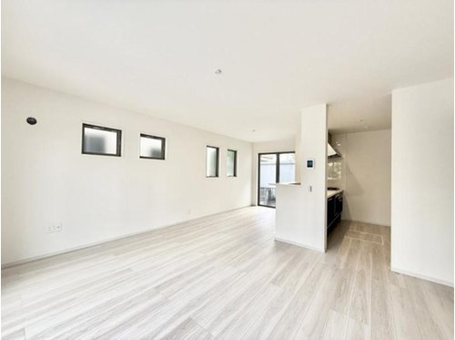 【居間・リビング】 | 【FIT】小平上水新町３期 | 南向きのリビングは太陽の光が射し込む明るい空間です♪