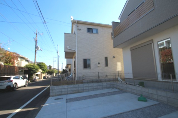 【外観】 | 【FIT】小平上水新町３期 | LDKは約17.5畳あります。3面採光のリビングにはスタディーカウンターがあります。