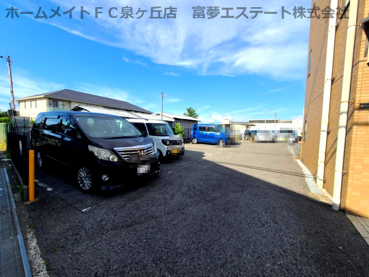 メゾンボヌールの駐車場