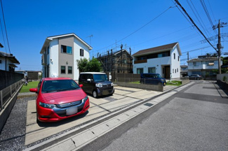 【前面道路含む現地写真】 | 前面道路は４ｍと広々としております！