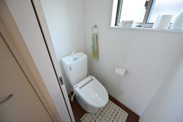 【トイレ】 | 大泉町寄木戸　中古住宅 | ２階にもトイレがあるので忙しい朝でも大丈夫！